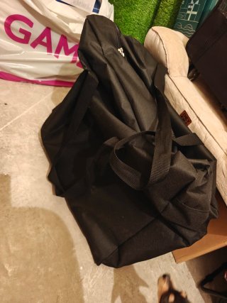Silla de ruedas plegable y compacta