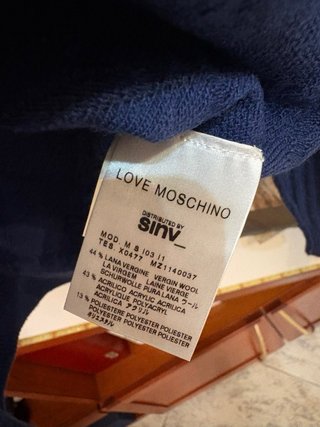 Maglione da donna in lana firmata I Love Moschino
