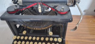 Máquina de escribir antigua L.C. Smith & Bros.