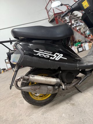 Yamaha Jog 50cc Scooter Negra y Dorada