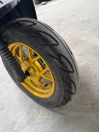 Yamaha Jog 50cc Scooter Negra y Dorada