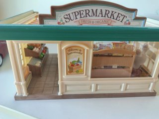 Coche y Tienda Sylvanian Families