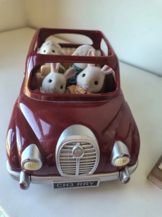 Coche y Tienda Sylvanian Families