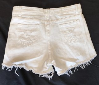 Shorts vaqueros blancos rotos