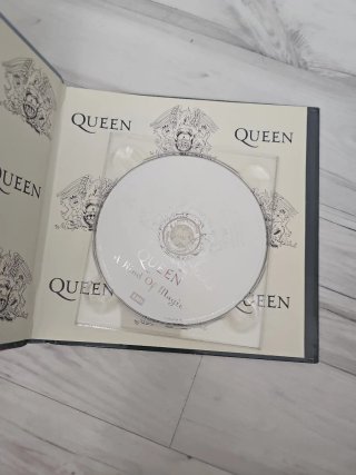 CD Libro Queen A Kind Of Magic