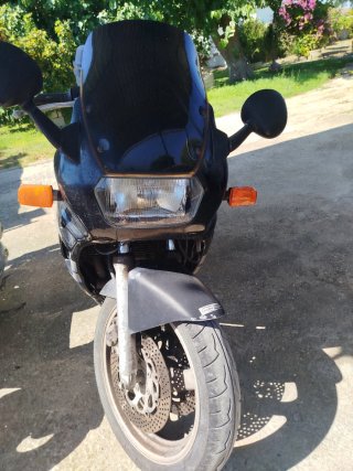Suzuki GSX 750, 1993, Negra y Azul