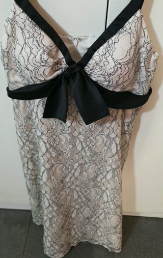 Vestido de ceremonia encaje beige y negro