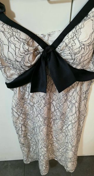 Vestido de ceremonia encaje beige y negro