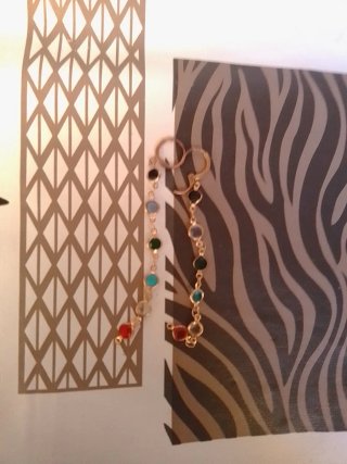 Pendientes largos con piedras de colores