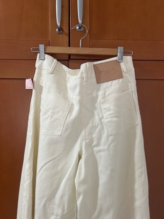 Pantalón crema ancho