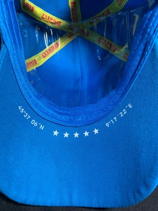 Gorra Azul Pirelli con Logo Bordado