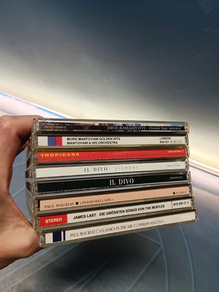 8 CDs Música Variada: Il Divo, Paul Mauriat y mas