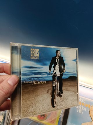 8 CDs Música Variada: Il Divo, Paul Mauriat y mas