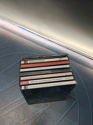8 CDs Música Variada: Il Divo, Paul Mauriat y mas
