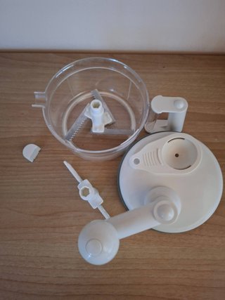 Tritaverdure manuale con accessori