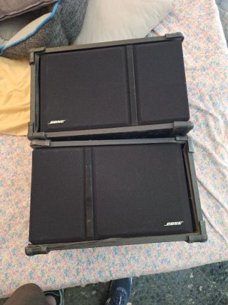 Pareja Altavoces Bose 150W cada uno.