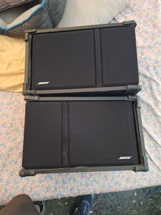 Pareja Altavoces Bose 150W cada uno.
