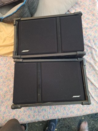 Pareja Altavoces Bose 150W cada uno.