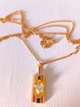 Collar de oro con diamante