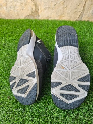 Zapatillas Nike Gris y Blancas