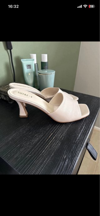 Zapatos de piel beige