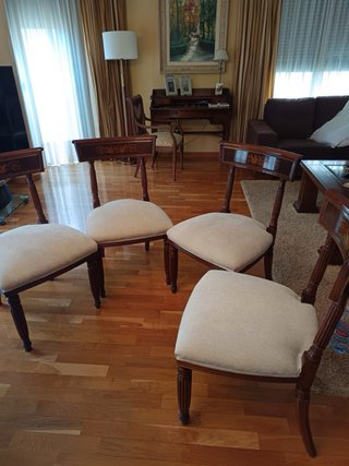 Mesa de comedor redonda y 4 sillas