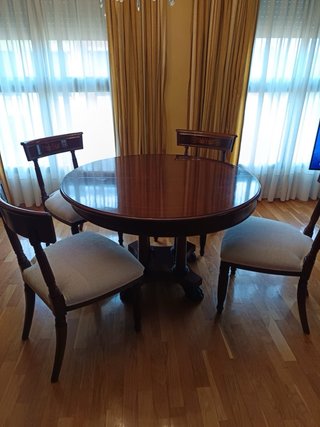 Mesa de comedor redonda y 4 sillas