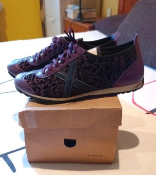 Zapatillas Munich Moradas Talla 40