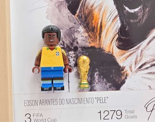 Cuadro Pelé con Minifigura y Trofeo