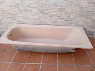 Bañera, inodoro, bidé y lavabo beige, buen estado