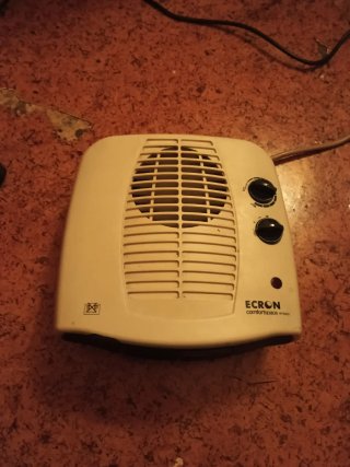Estufa-ventilador blanco y negro