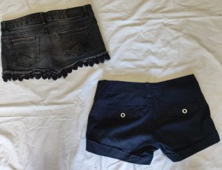 Shorts vaqueros negros y shorts azul marino