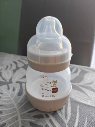 Biberón MAM 130ml con tetina anticólicos