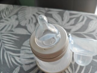 Biberón MAM 130ml con tetina anticólicos