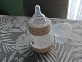 Biberón MAM 130ml con tetina anticólicos