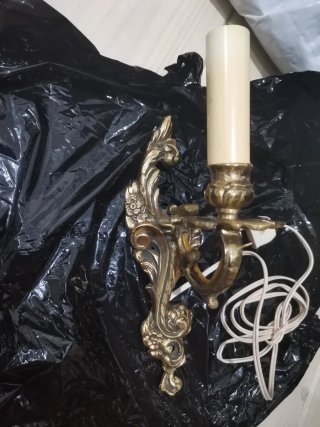 Pareja de lámparas de pared doradas