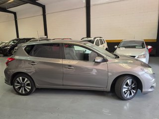 Nissan Pulsar con poco kilometraje.
