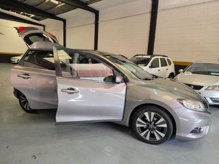 Nissan Pulsar con poco kilometraje.