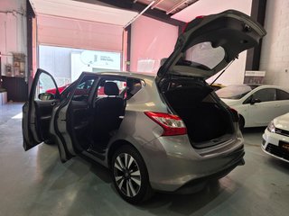 Nissan Pulsar con poco kilometraje.