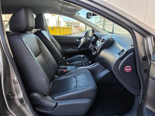 Nissan Pulsar con poco kilometraje.