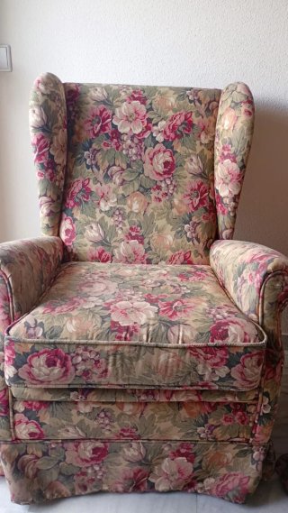 Sillón tapizado floral