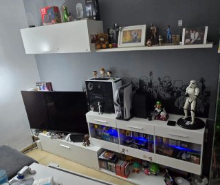 Mueble de salón blanco.