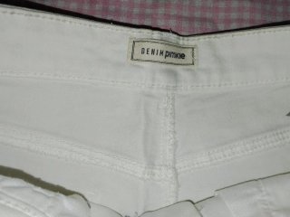 Pantalón corto blanco y gris