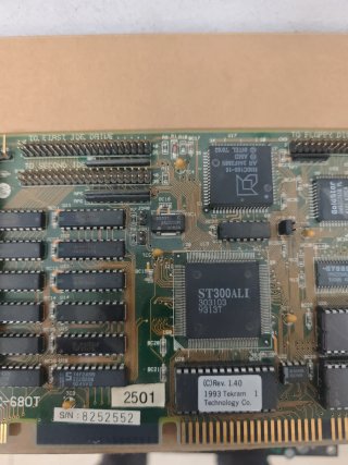 Tarjeta Controladora VLB Tekram DC-680T con Caché