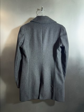 Abrigo de paño gris clásico