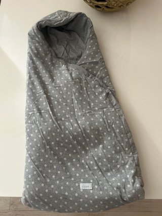 Saco de dormir para bebé gris lunares