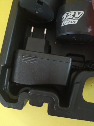 Taladro  Atornillador 12V a Batería.