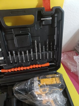 Taladro  Atornillador 12V a Batería.