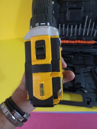 Taladro  Atornillador 12V a Batería.