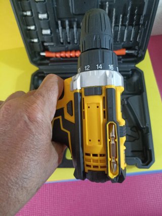 Taladro  Atornillador 12V a Batería.